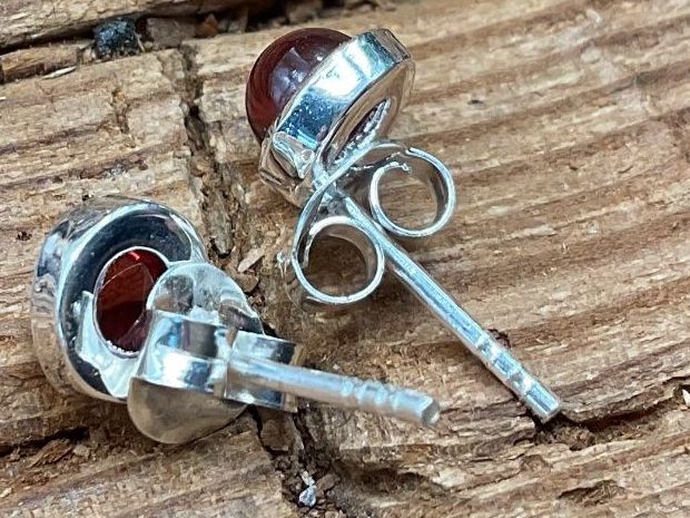 Ohrringe & -stecker: Ohrstecker schwarzer Opal in Sterlingsilber – Gebraucht aus luzern von Alpendorf1 2