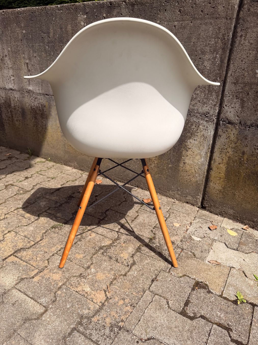 Vitra Sedie: Vitra Eames Plastic Armchair DAW weiss , 2er Set – Usato da Hirschthal venduto da GR7000 6