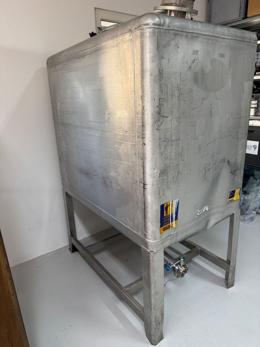 Accessori per altri veicoli: Edelstahltank / Dieseltank 1000L – Usato da Dietlikon venduto da HighspeedUmzug 1