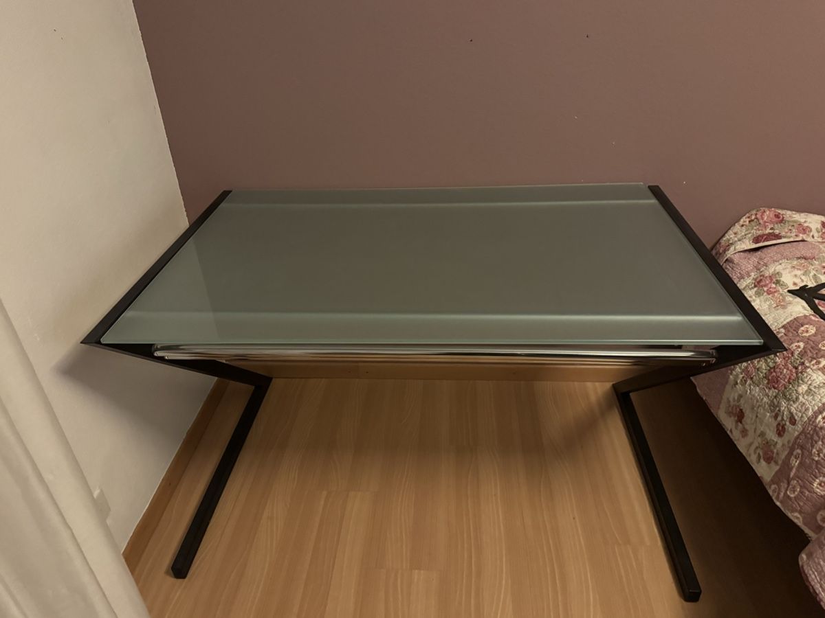 Interio Scrivanie: Bürotisch Interio – Usato da Nussbaumen AG venduto da Sbabi