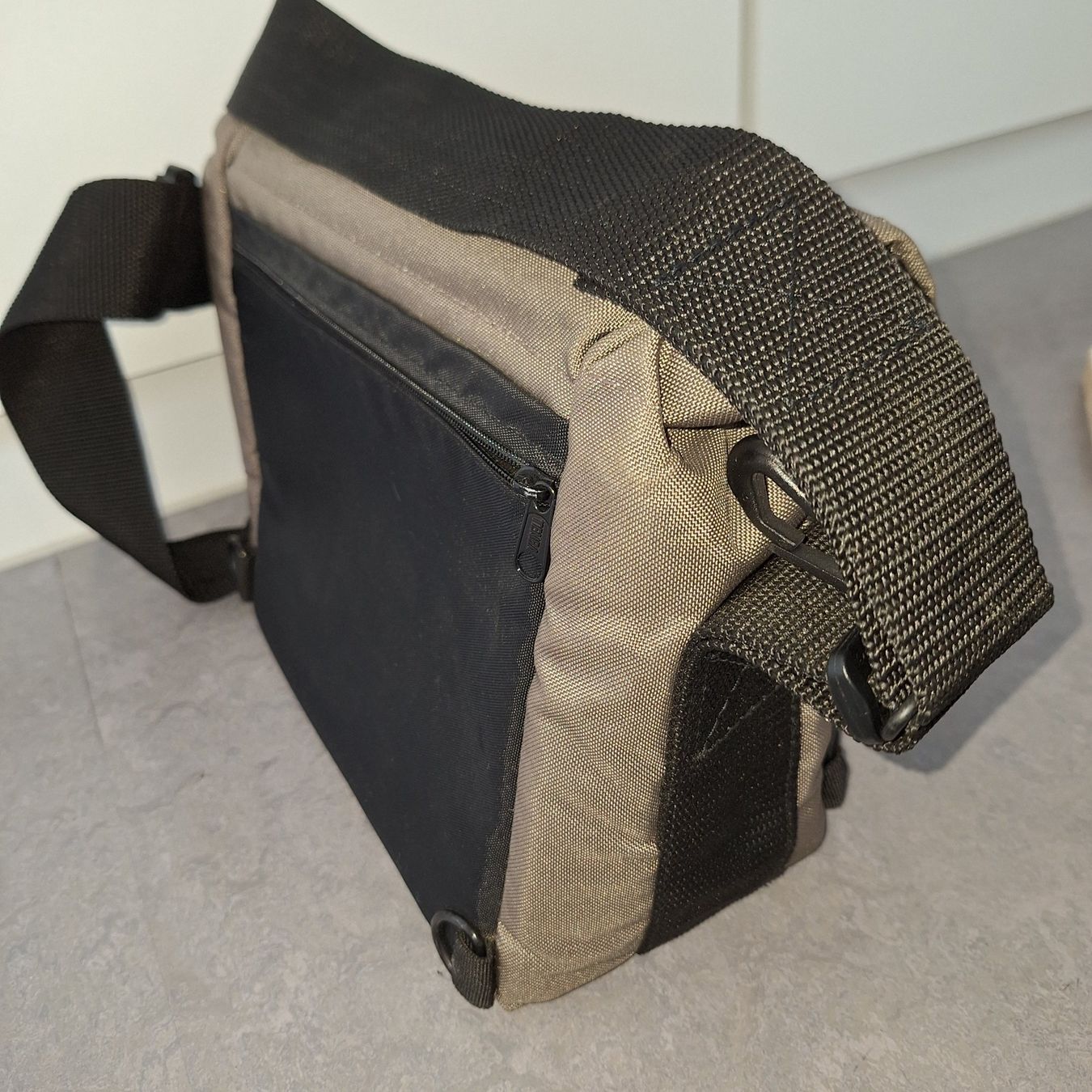 Taschen: Tempa Tasche gepolstert – Gebraucht aus Stäfa von meridianum 3