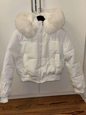 Weisse Winterjacke mit Kapuze & Kunstfell - Grösse S