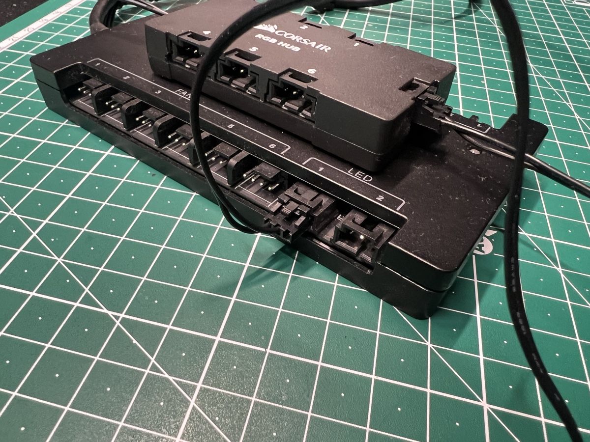 Corsair PC: Corsair Commander Pro + RGB Hub – Usato da Ostermundigen venduto da K-Modellbau 1