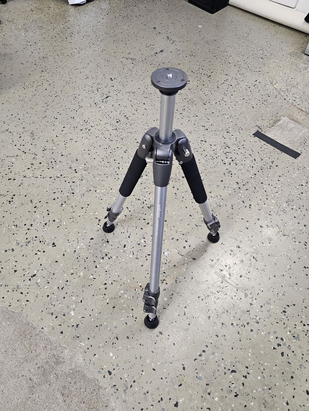 Treppiedi & Teste: Walimex WT-006T Pro-Stativ – Nuovo e nell'imballaggio originale da Neuhausen venduto da PBMG