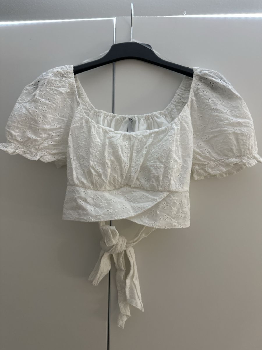 Tops: Weisses Sommer Top mit Puffärmeln – Neu (gemäss Beschreibung) aus Winterthur von Can.sel37