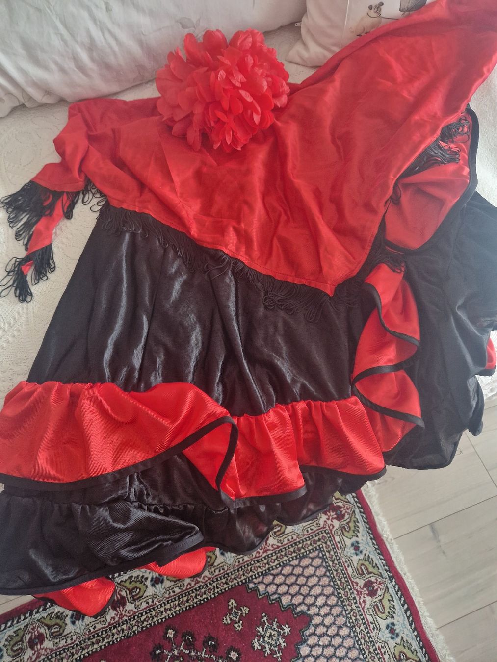 Costumi: Fasnachtskleider Set Gr. M – Usato da Zürich venduto da stefanella