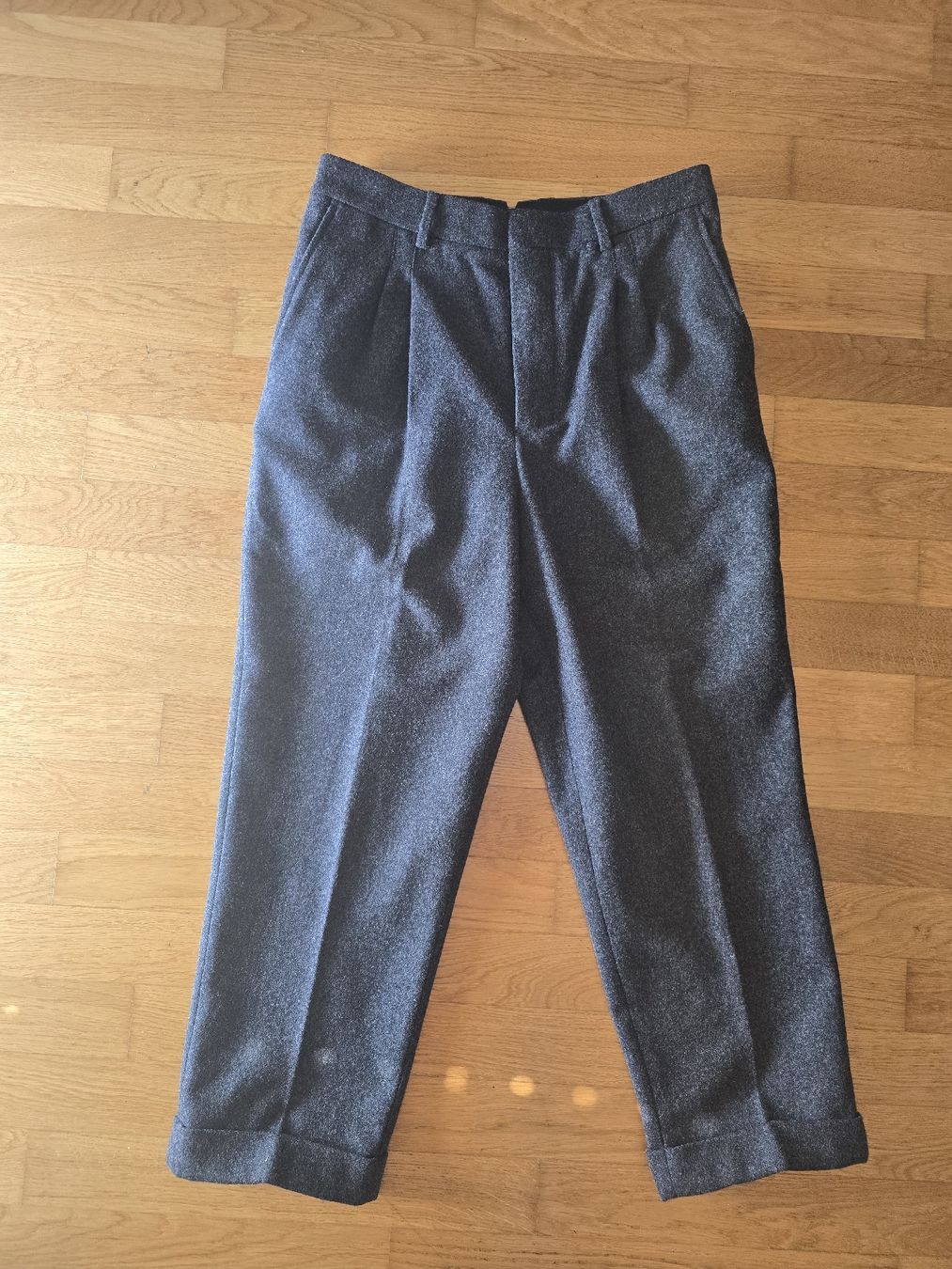 Pantaloni: Pantallon taille 40 marque Ami Paris comme neuf – Usato da St-Sulpice VD venduto da Celmi007
