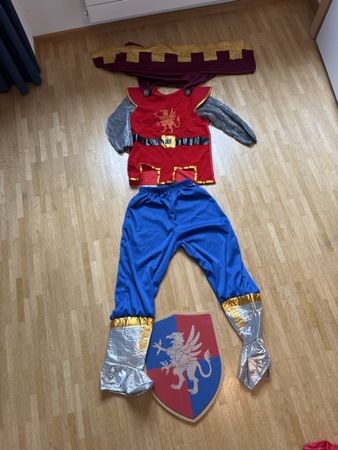 Déguisement chevalier enfant cape tunique bouclier bon etat