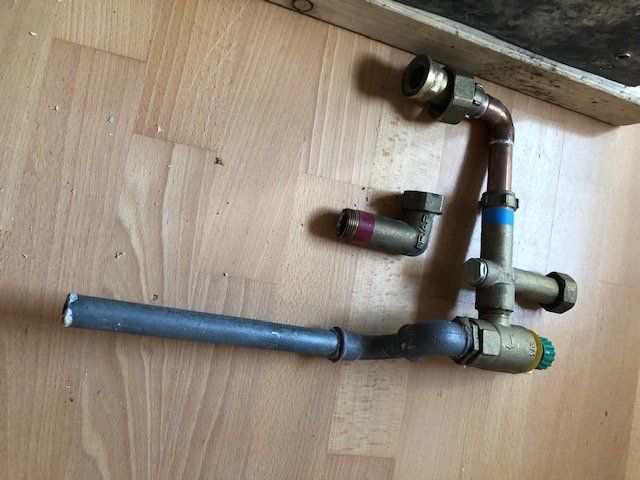 Sanitari: Boiler Warmwasser 200 Liter – Usato da Seftigen venduto da cfriwa 4