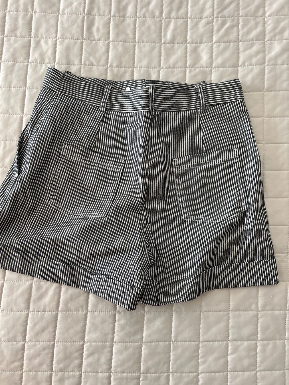 Maje Pantaloni: Maje Shorts – Usato da Wädenswil venduto da Alice_style 1