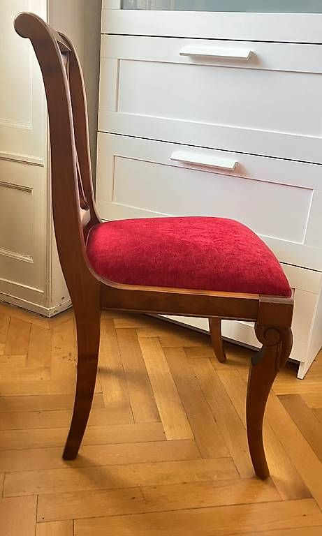 Stühle: Chaise bois et velours rouge – Gebraucht aus Genève von Capt3 2
