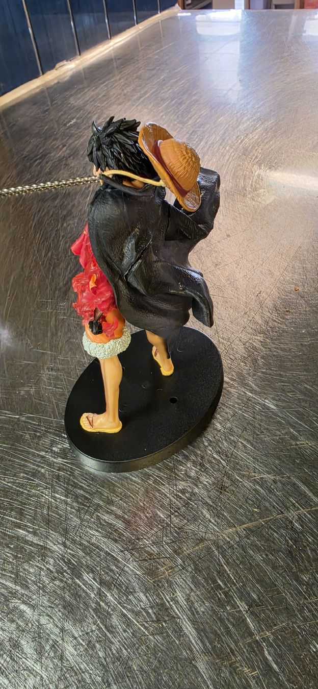 Statuette: Statuetta One Piece Monkey D. Luffy con mantello nero – Nuovo (secondo la descrizione) da Willisau venduto da max_k5fl 2