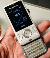 Sony Ericsson W205 Handy