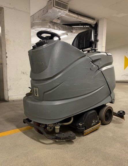 Kärcher Tutte le macchine: Kärcher Aufsitz-Scheuersaugmaschine B140R – Usato da Dübendorf venduto da AMAG-Autowelt 3