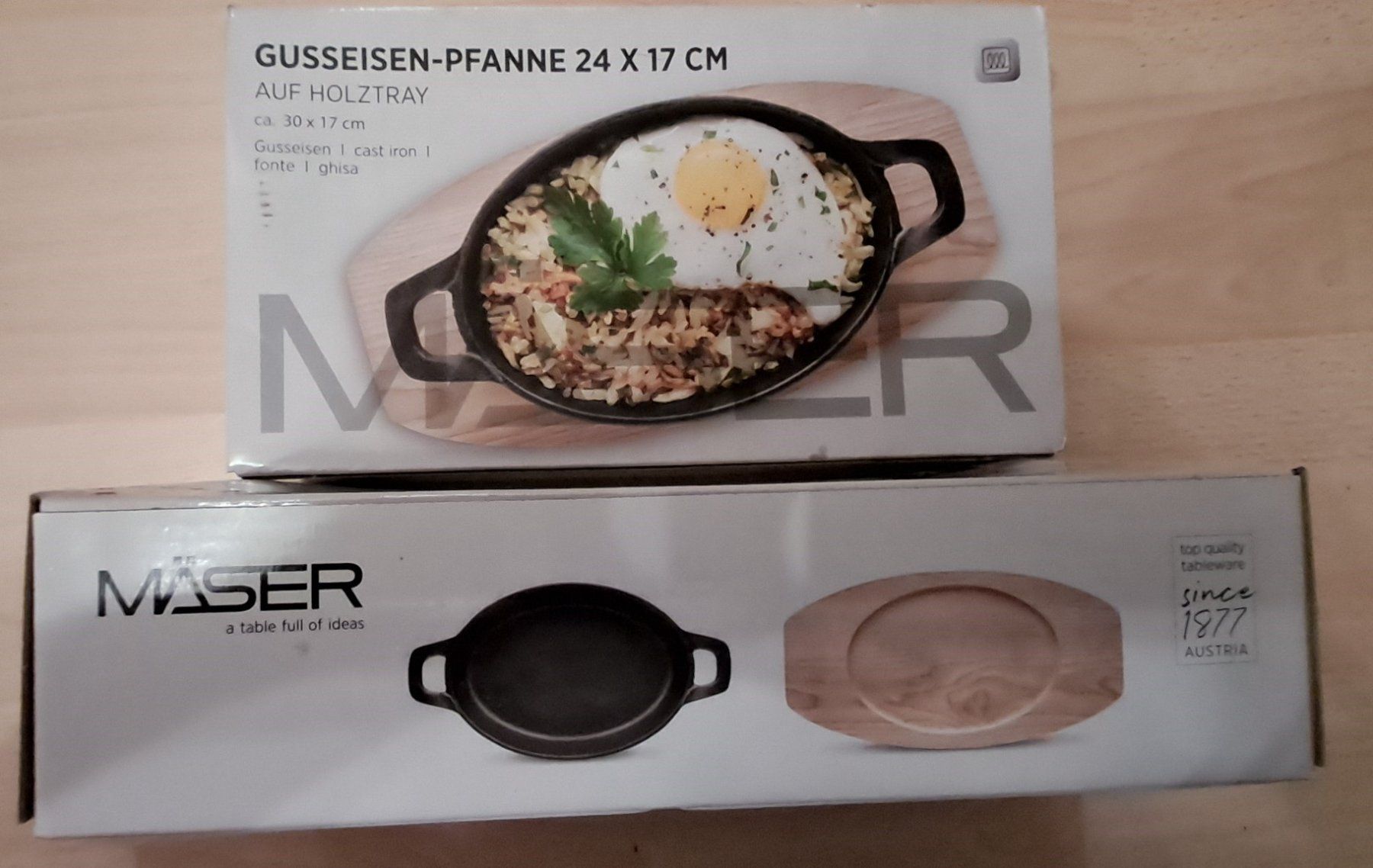 Padelle: 2x Gusseisenpfanne mit Holztray – Nuovo e nell'imballaggio originale da Eschert venduto da PS..