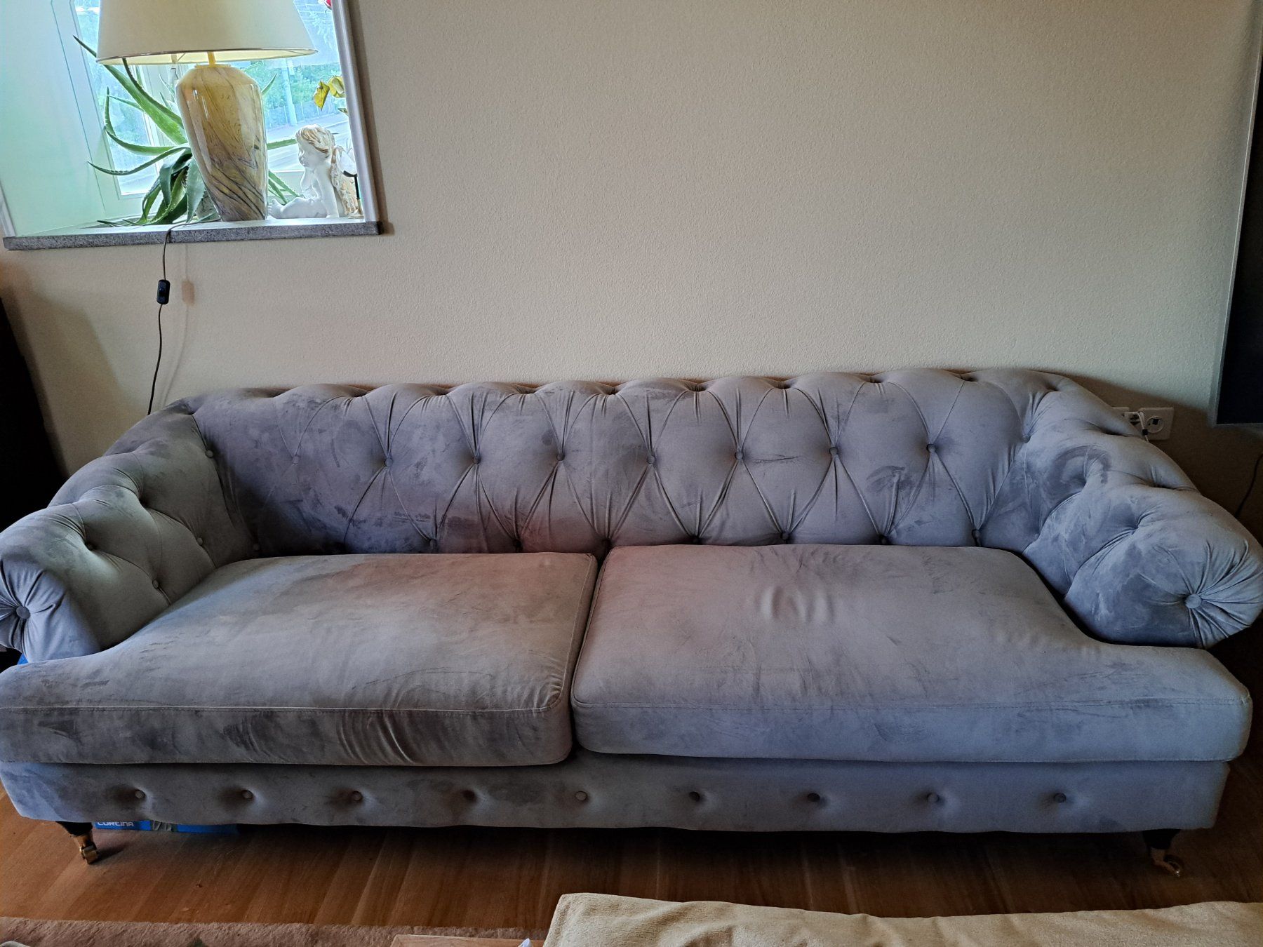 Chesterfield Sofas: Chesterfield 4er Samtsofa – Gebraucht aus Zürich von katalinw