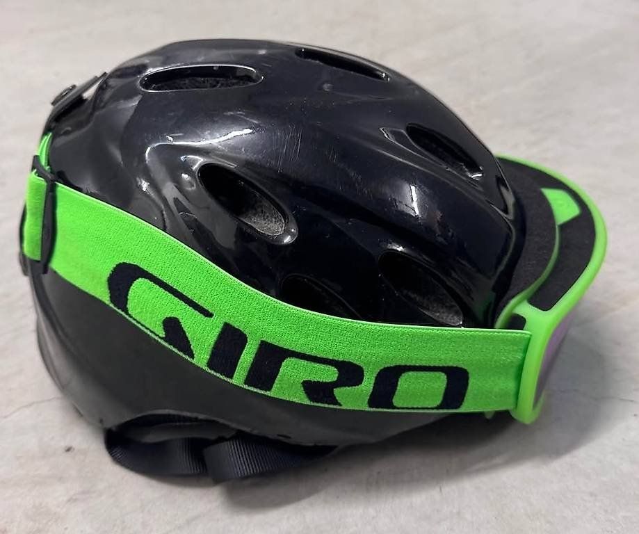 Casques: Skihelm + Brille (Giro) – D'occasion à Ottenbach par j_m_y5ct 2