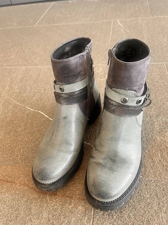 Scarpe da donna: stivaletti donna – Usato da Bioggio venduto da vir_5b6b 1