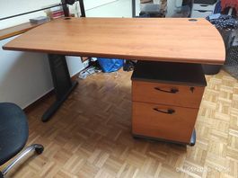 Magnifique bureau avec caisson à roulettes