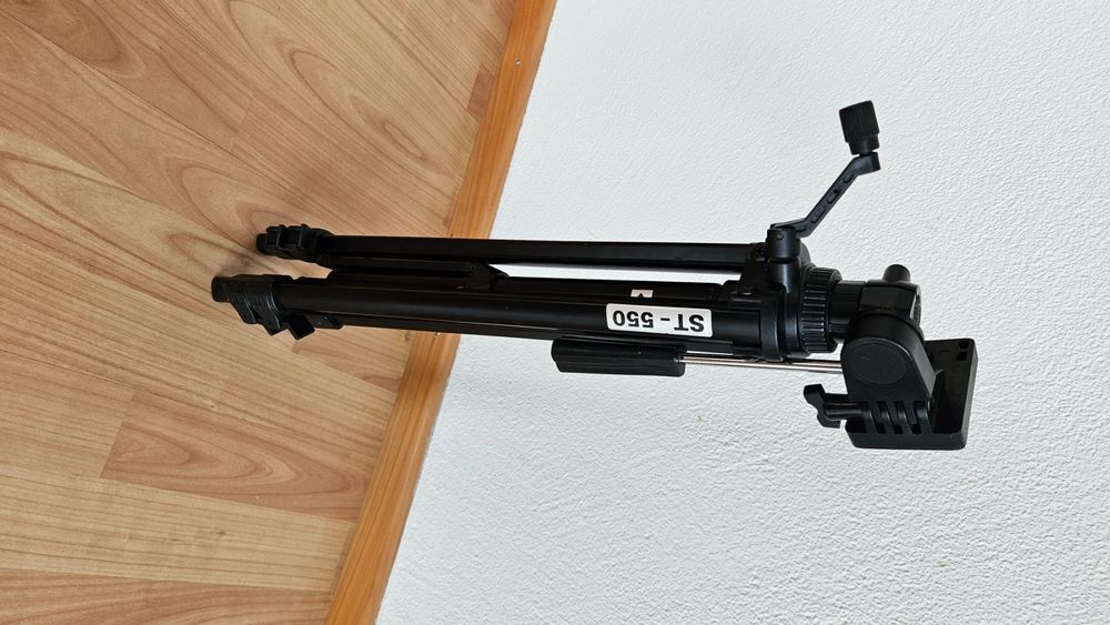 Treppiedi & Teste: Neuwertiges Kamerastativ ST-550 - Robust und Stabil! – Usato da Untervaz venduto da maluns2021 4