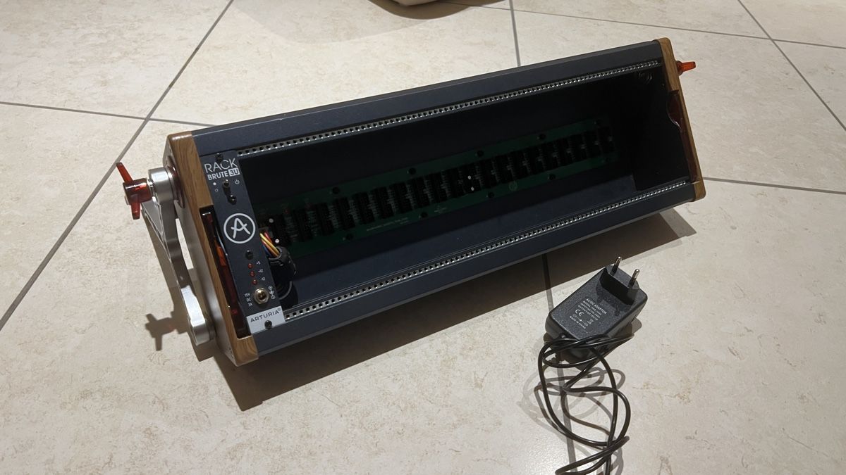 Arturia Strumenti musicali: Arturia Rack Brute 1U - Eurorack case – Usato da Meggen venduto da Hobst