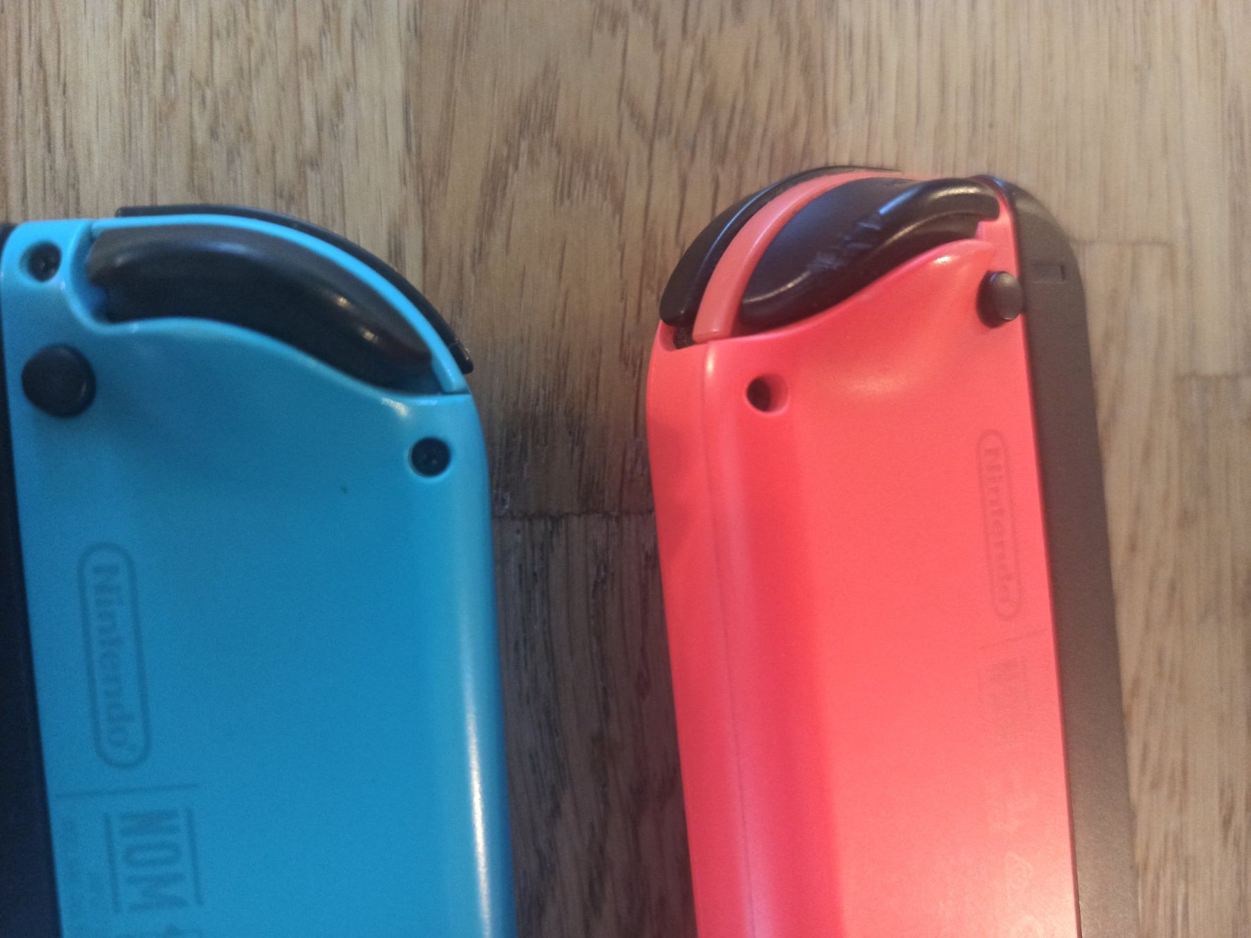 Nintendo Controller: Original Nintendo Switch Joy-Con Set - Neon-Blau / Neon-Rot – Usato da Oberweningen venduto da mar_87mx 5