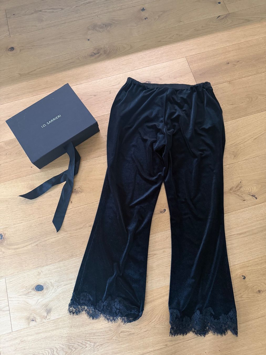Lotti di vestiti: I.D. Sarieri Lounge Set – Usato da Zürich venduto da ank_5qjk 4