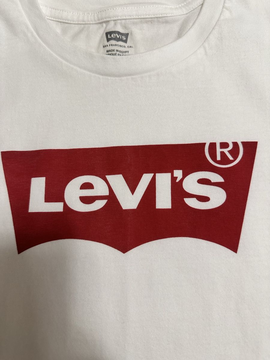 Levi's T-Shirts: Levis Damen T-Shirt Gr:S,M – Gebraucht aus Sevelen von Stopglobal. 1