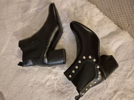 Schwarze Boots, Gr. 39, mit Nieten - Herbst Must-have!