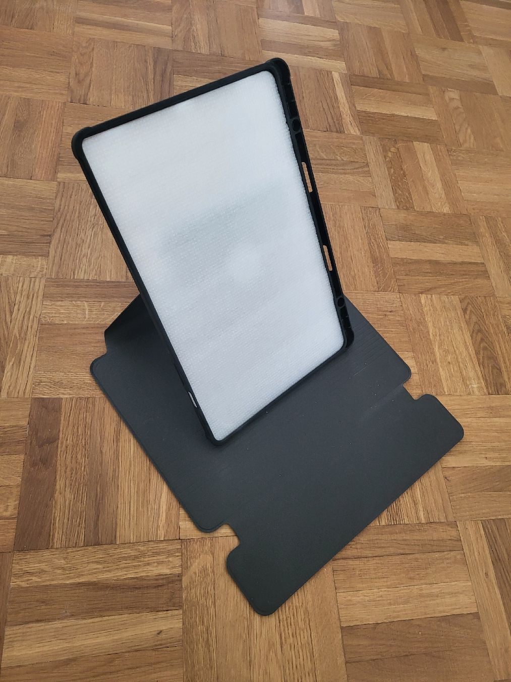 Covers & Borse: Praktisches Tablet-Case mit Bluetooth-Tastatur. – Usato da Winterthur venduto da kum_y6gq 1