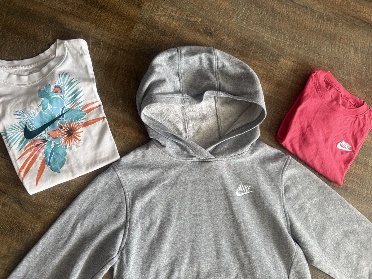Nike Pullover & Sweatshirts: Nike Set Kapuzenpullover Hoodie Mädchen Gr. 146 – Gebraucht aus Lachen SZ von zsucard 2