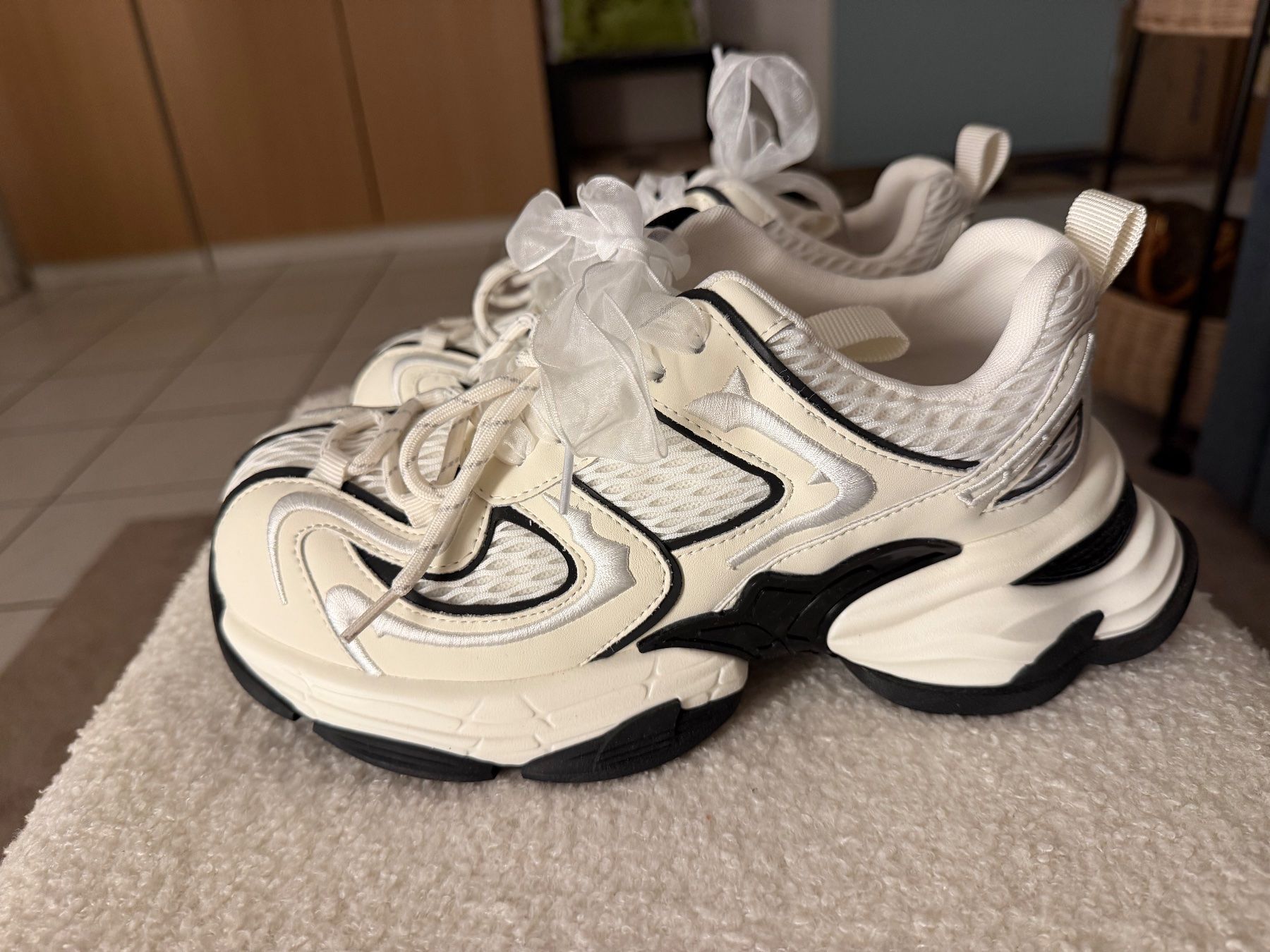 Chaussures femmes: KOI Sneakers – Neuf (Voir description) à Baar par Helena.29 1