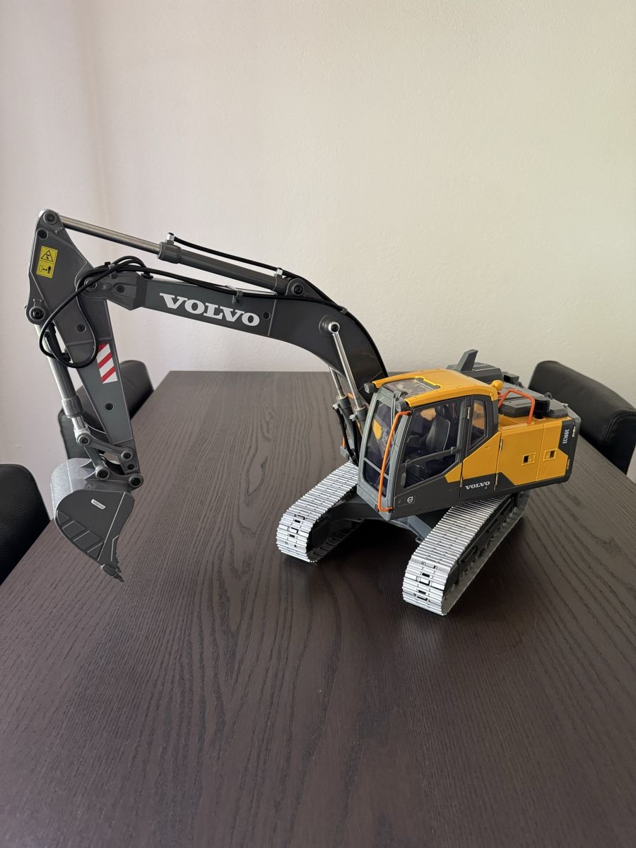 RC Modellbau: RC Bagger – Neu (gemäss Beschreibung) aus Pfaffnau von Johndeere6R