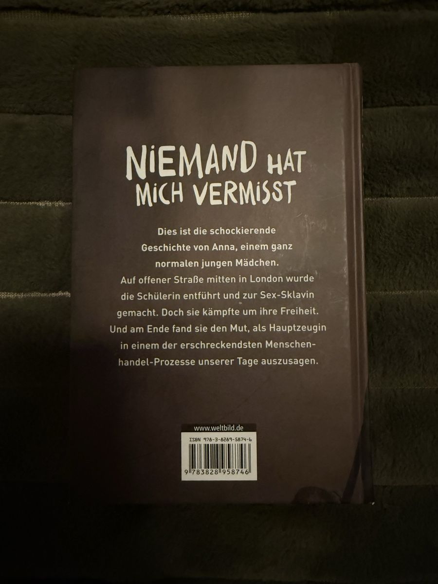 Bücher: Buch - Versklavt – Gebraucht aus Gossau SG von laura_dema 1