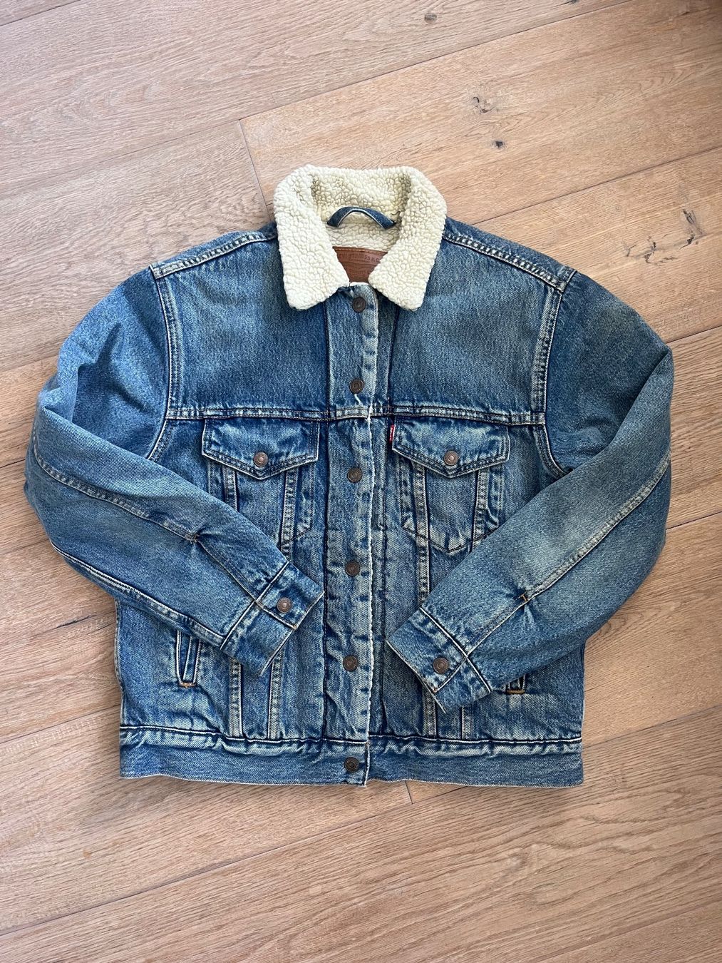 Levi's Jacken: Levis gefütterte Jeansjacke – Gebraucht aus Wettingen von emi_8ql9