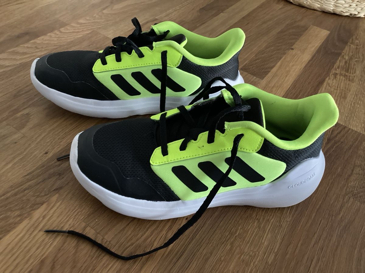 Chaussures hommes: Hallenschuhe Gr. 37.5 – D'occasion à Uttigen par daeni_83