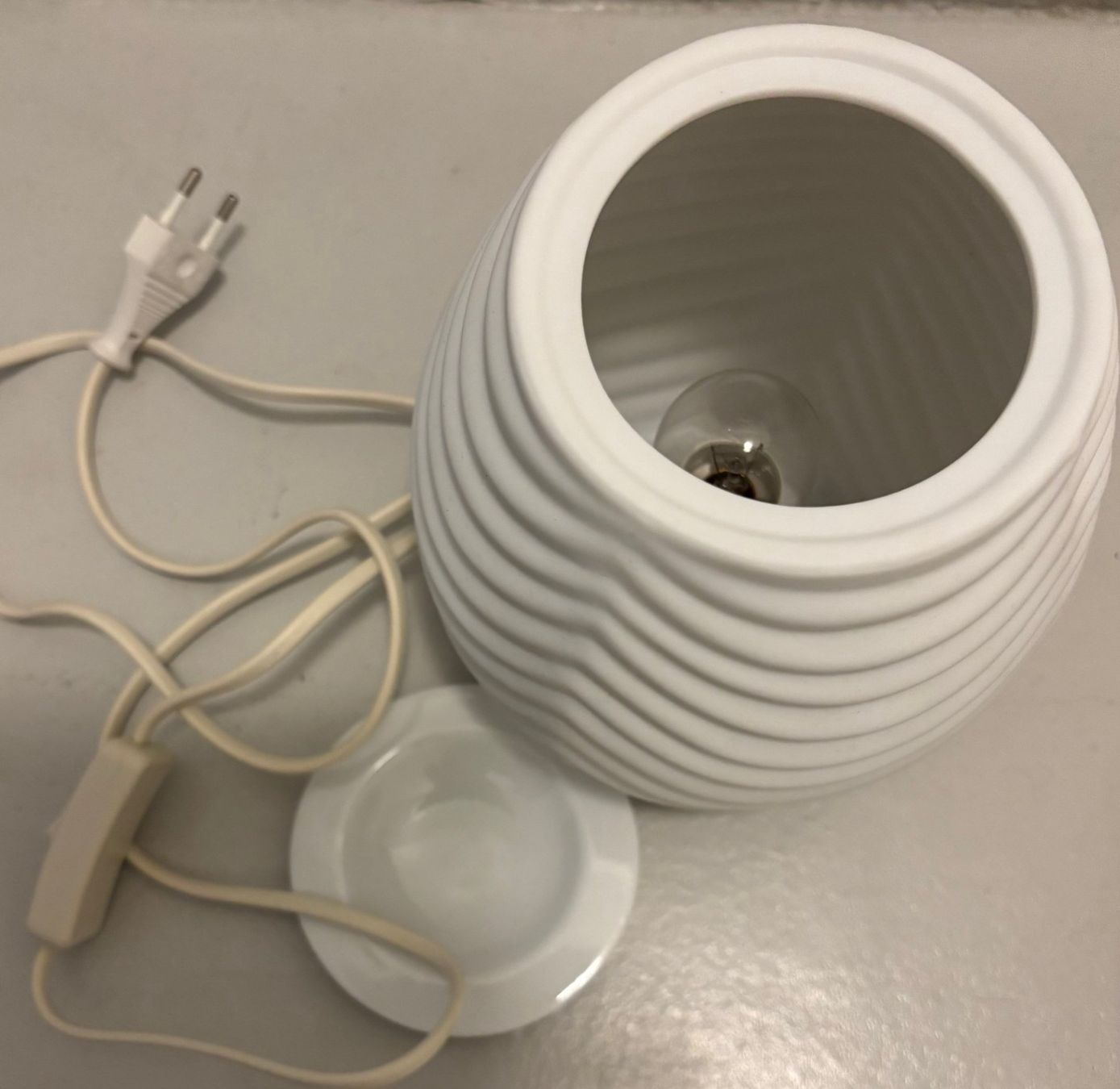 Lampen: Duftlampe "Apart" Keramik, weiss mit Netzstecker – Gebraucht aus Niederönz von melodie015 2