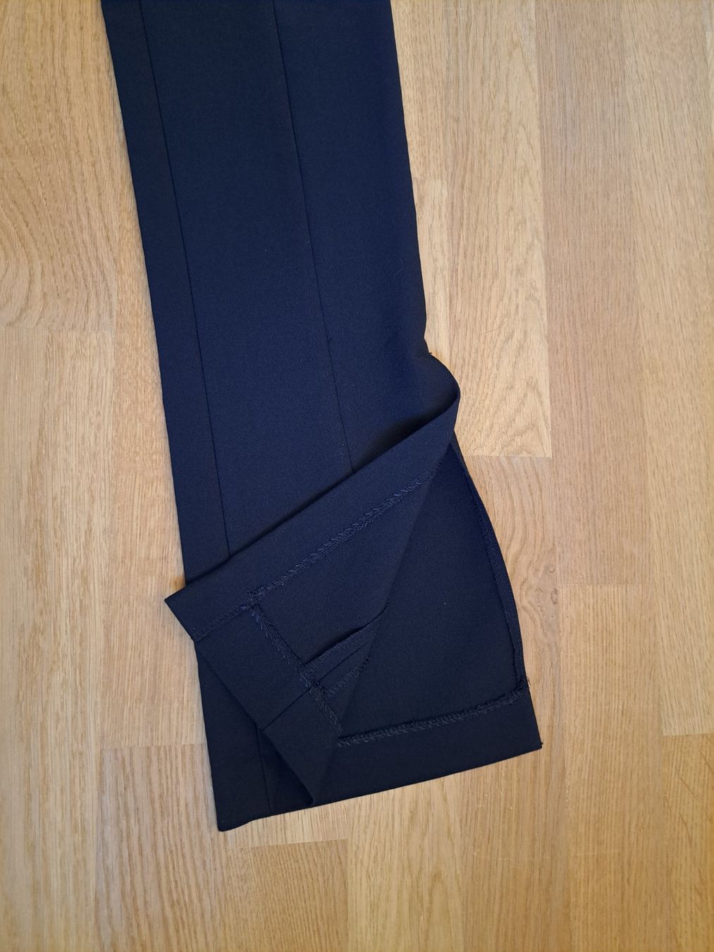 Zara Pantaloni: Schwarze Zara-Hose Gr. S – Usato da Oetwil am See venduto da Kuechenzeit 2