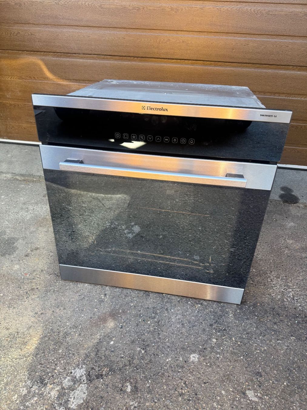 Fours: Einbaubackofen Electrolux  gebrauchter Zustand – D'occasion à Uetliburg SG par CostaTools