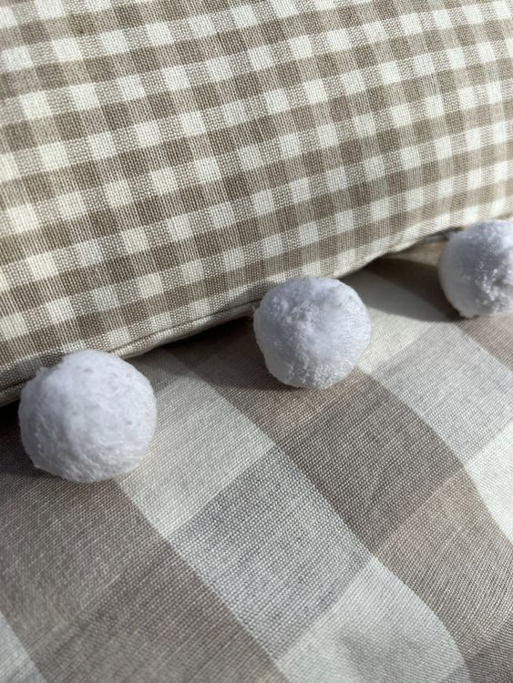 Coussins: 5 Kissen kariert von Somea. Neu! (Ladenpreis 354.-) – Neuf avec emballage d'origine à Allschwil par mapetitemaison 1