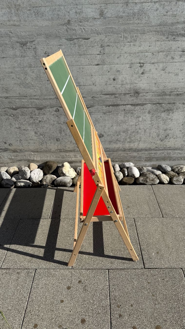 Spielzeuge: Standtafel Kinder – Gebraucht aus Buochs von Lieni-jr 1
