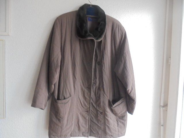 Giacche: Winterjacke dunkelbraun Gr. 46-48 – Usato da Hinwil venduto da Glasperlen