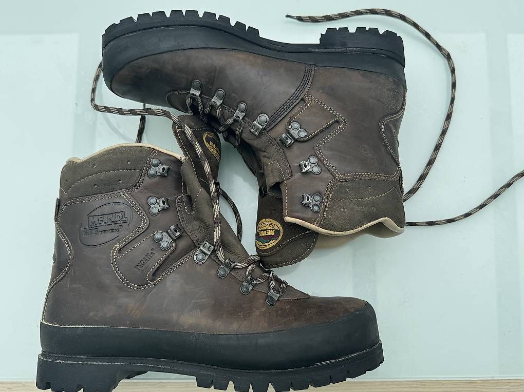 Chaussures hommes: Chaussures randonnée MEINDL MFS System – D'occasion à Lausanne 26 par GuillaumeKrief