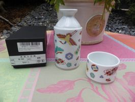 1 SAKE SET FLASCHE + TASSE KUTANI - JAPAN - PORZELLAN - NEU