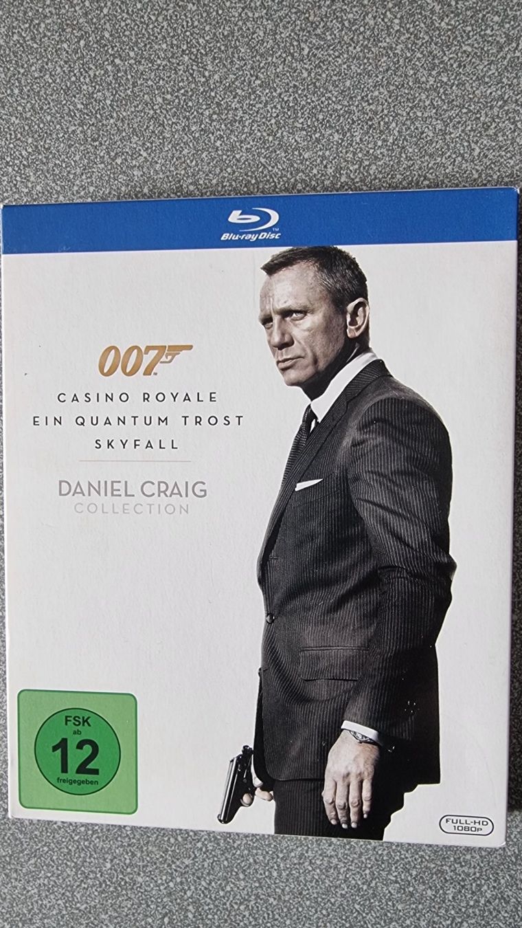 Tous les DVDs: Blu Ray - James Bond Casino Royale/ Skyfall/ Ein Quantum – D'occasion à Oetwil am See par fineli2