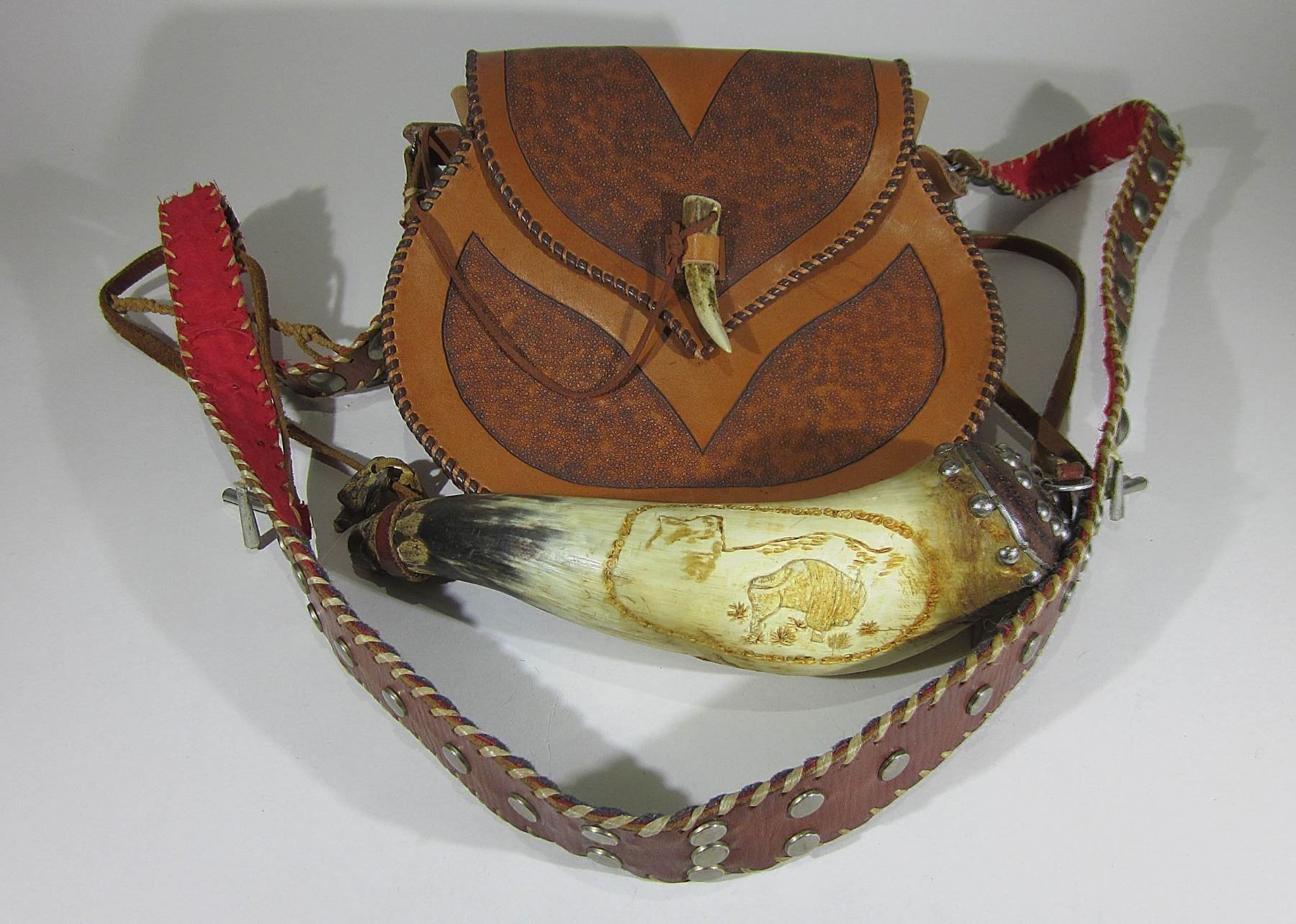 Borse: Jagdtasche mit Pulverhorn – Usato da Bäretswil venduto da robsonantik