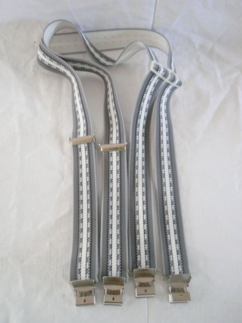 Autres vêtements & accessoires: Hosenträger grau-weiss gemustert – Neuf (Voir description) à Rotkreuz par Busa17