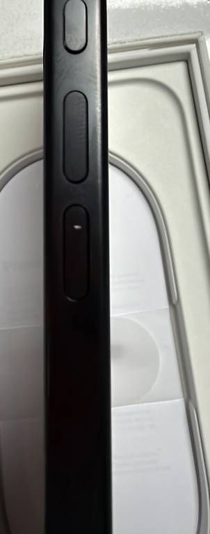 Telefoni cellulari / Smartphones: iPhone 16 Pro Max Black Titanium  256GB – Usato da Dübendorf venduto da Handyoutlet 2