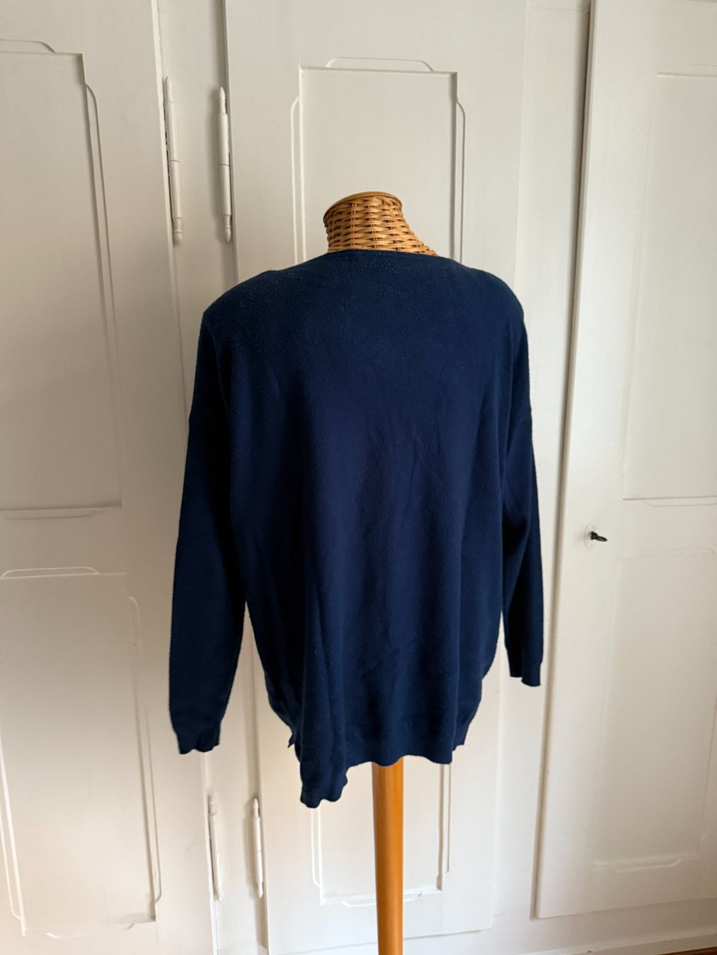 Pullover & Sweatshirts: BLUOLTRE - Pullover dunkelblau mit Strass L – Gebraucht aus Zürich von Diazaio 2