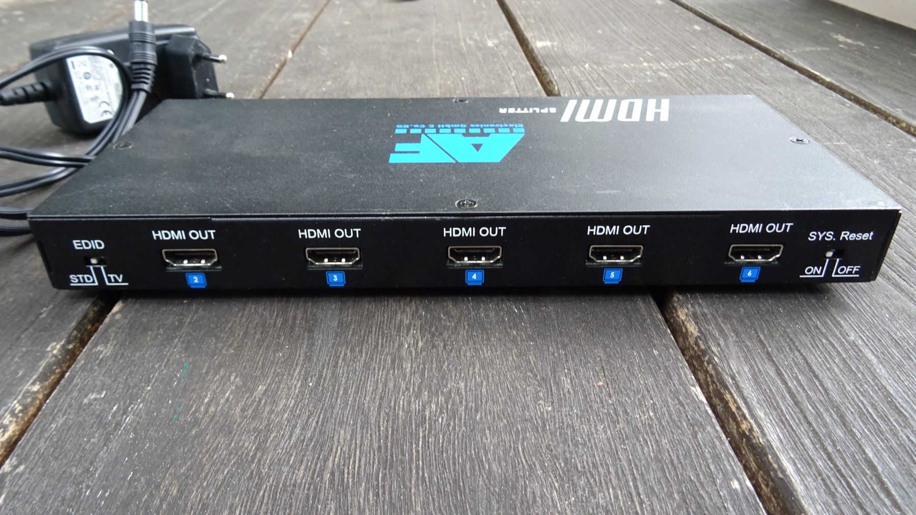 Convertitori: AF HDMI splitter HDMI-18SM 1 Eingang / 8 Ausgänge – Usato da Riedholz venduto da Leo.L 1